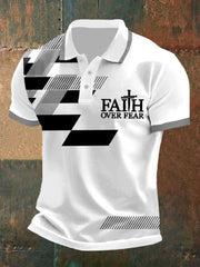 Herren-Poloshirt „Faith Over Fear Cross Faith“ mit geometrischem Print