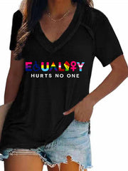 Camiseta con cuello en V estampada "La igualdad de las mujeres no daña a nadie" (para personas con discapacidad, grupos LGBTQ, negros, mujeres, derechos humanos, antirracismo...) 