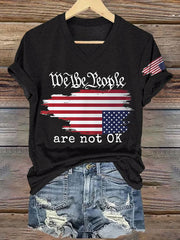 Damen-T-Shirt mit V-Ausschnitt und Retro-Print „We The People Are Not Ok“ 