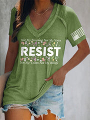 T-shirt rétro à col en V avec imprimé « Résister » : « Pas mon président, pas ma voix, pas mes valeurs, pas mes croyances » 