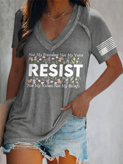 T-shirt rétro à col en V avec imprimé « Résister » : « Pas mon président, pas ma voix, pas mes valeurs, pas mes croyances » 