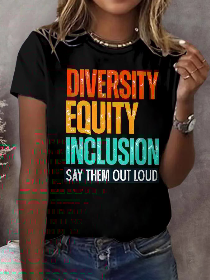 T-shirt rétro imprimé Diversité, équité et inclusion : Dites-les haut et fort pour soutenir la DEI 