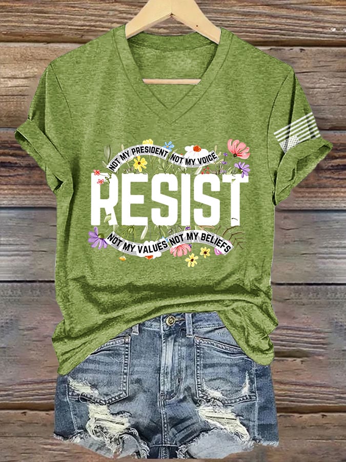 T-shirt rétro à col en V avec imprimé « Résister » : « Pas mon président, pas ma voix, pas mes valeurs, pas mes croyances » 