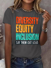 T-shirt rétro imprimé Diversité, équité et inclusion : Dites-les haut et fort pour soutenir la DEI 