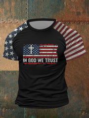 Herren-T-Shirt mit Aufdruck „In God We Trust“